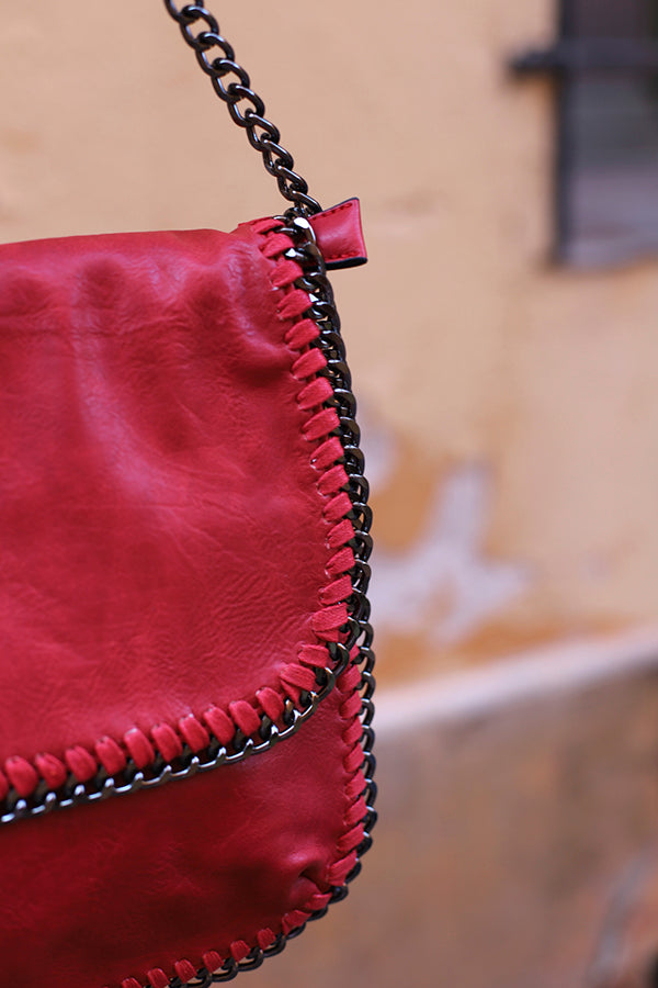 Sac à bandoulière rouge déco chainette