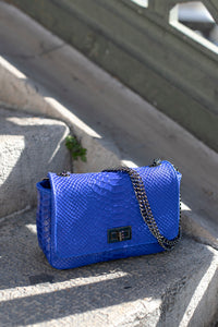 Sac à bandoulière bleu roi effet croco